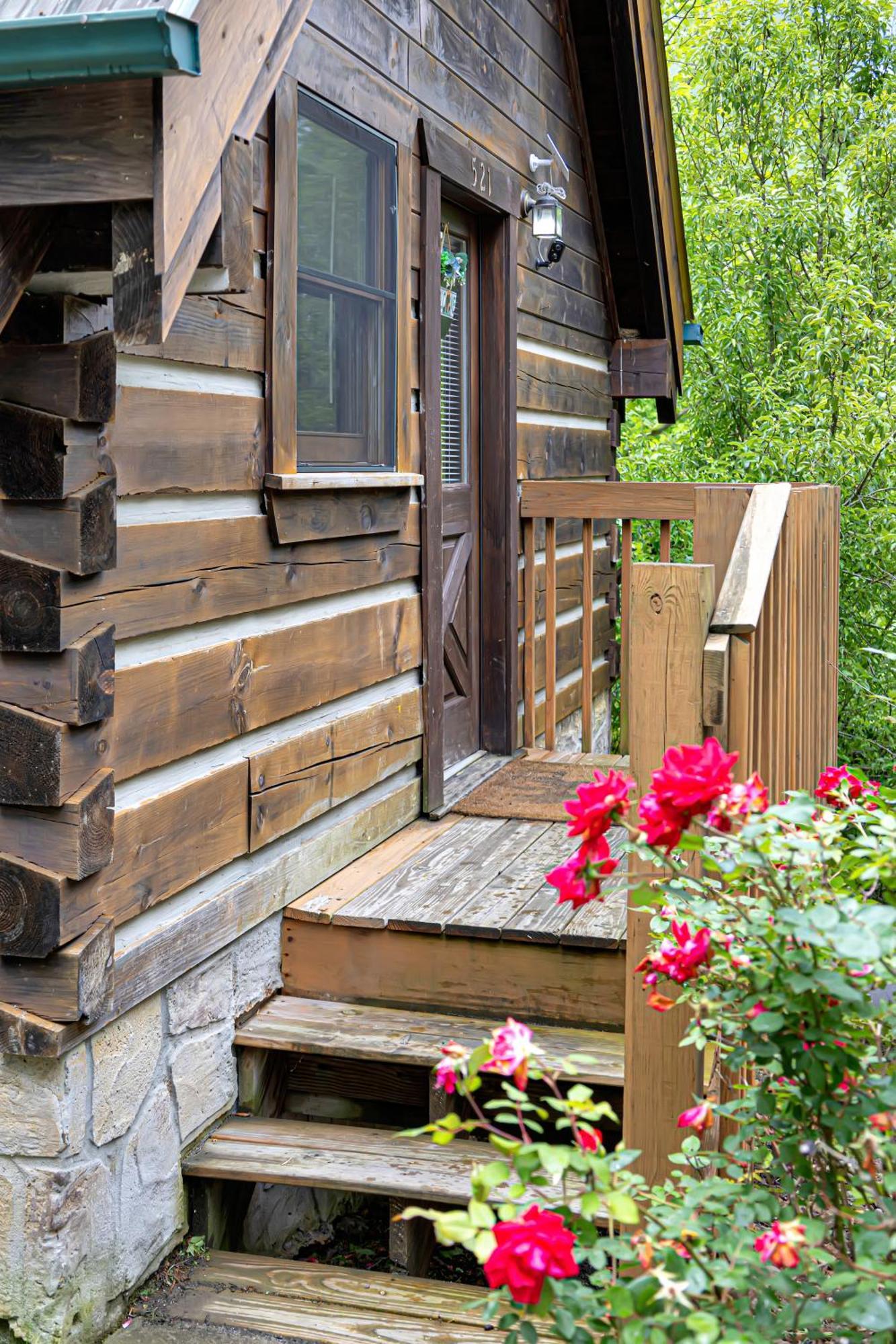 Cozy Cabin! Hot Tub, King Bed, Fireplace, & Pool Gatlinburg Extérieur photo