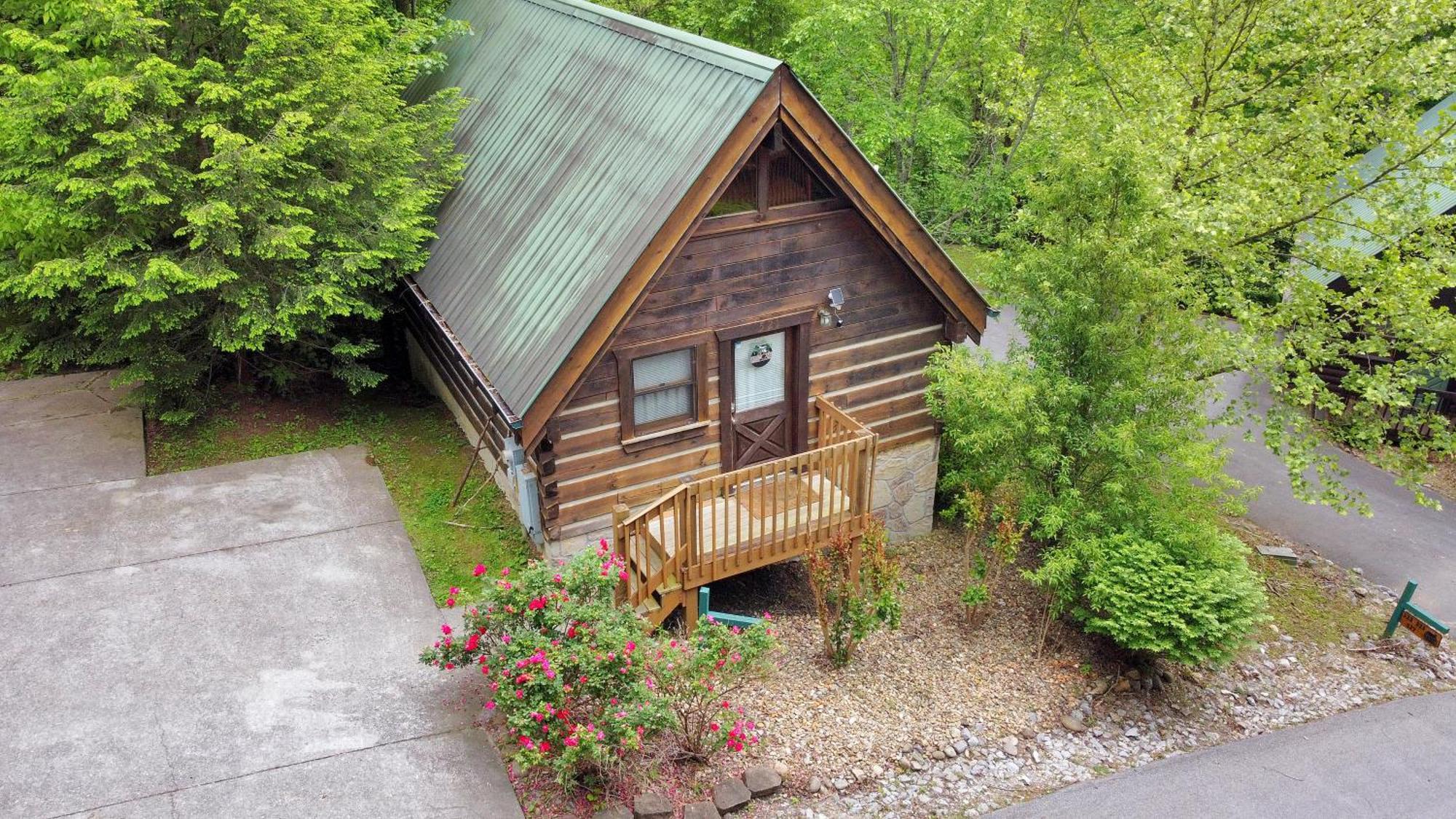 Cozy Cabin! Hot Tub, King Bed, Fireplace, & Pool Gatlinburg Extérieur photo