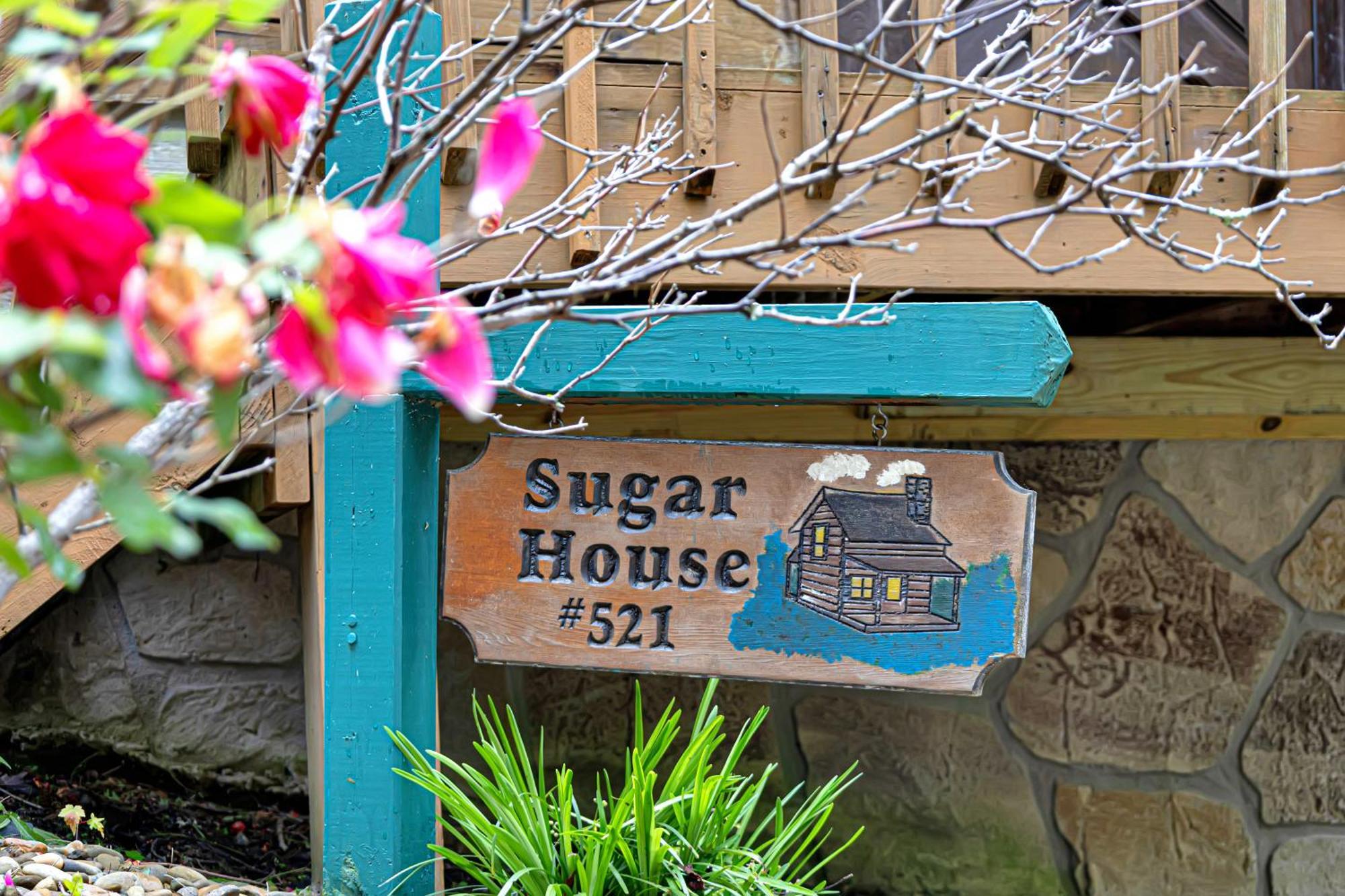 Cozy Cabin! Hot Tub, King Bed, Fireplace, & Pool Gatlinburg Extérieur photo